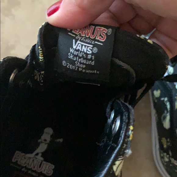 Hardly used shoes .wore only once - Picture 2 of 4